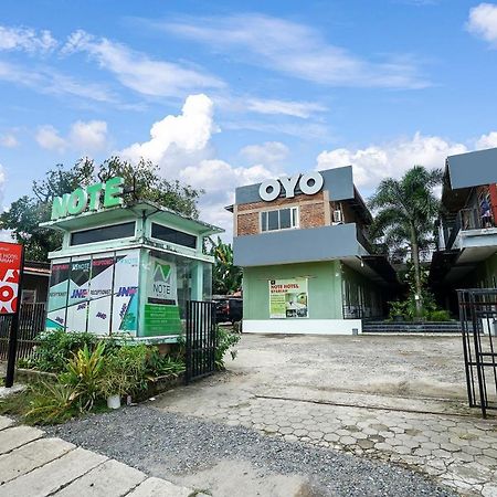 Oyo Life 91027 Note Hotel Syariah Lembak Exterior photo